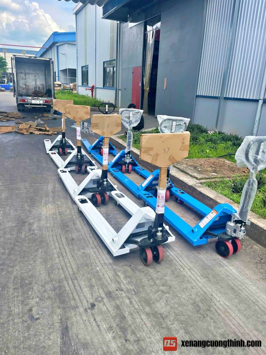 Bàn Giao Xe Nâng Tay | Xe Nâng Cường Thịnh