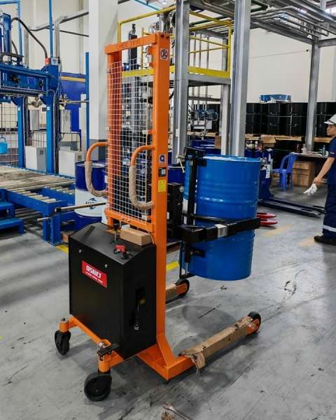 Bàn giao xe nâng phuy điện gia công cân điện tử tại TPHCM
