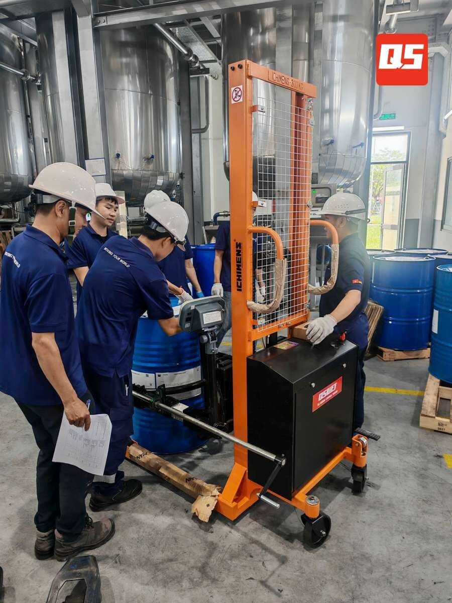 Bàn Giao Xe Nâng Thùng Phuy Điện Có Gắn Cân Điện Tử | Xe Nâng Cường Thịnh