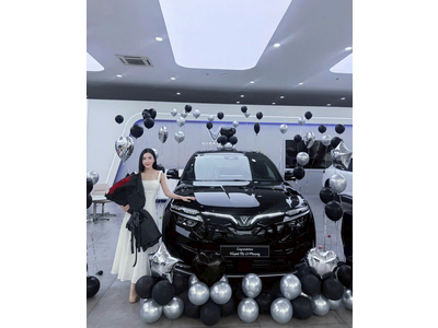 Bàn Giao Xe Vinfast VF8 Phiên Bản Plus