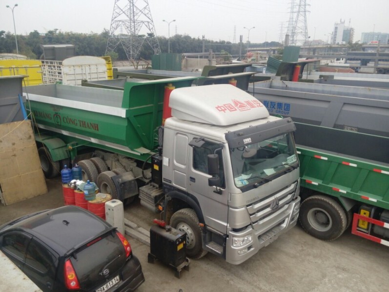 Bán xe đầu kéo 2 cầu Howo 371 Ps, cabin HW 76, có hồ sơ kéo mooc ben giá tốt nhất