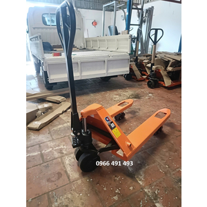 xe nâng tay 2500kg hiệu ichimens, càng ngắn 680x950mm