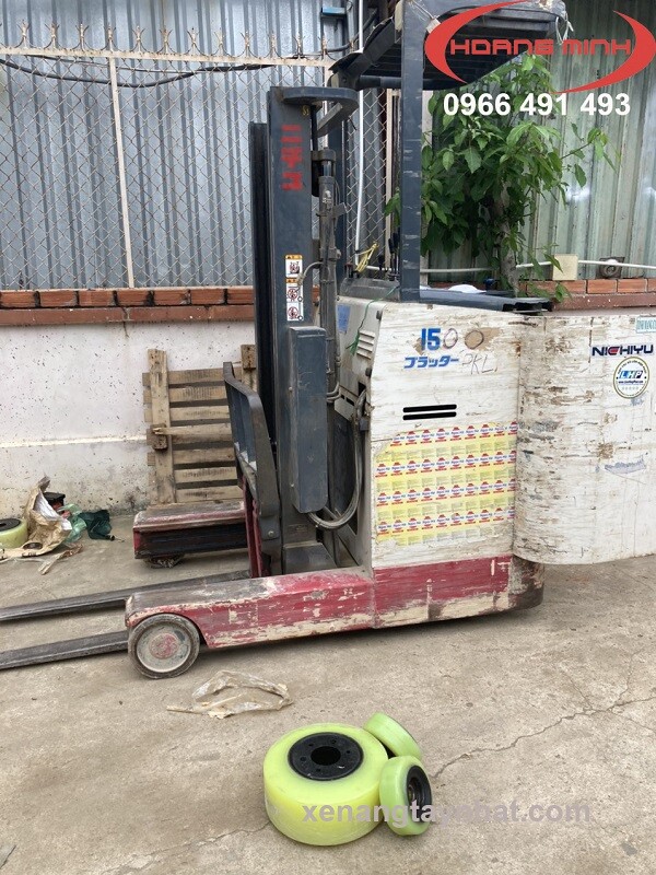 Thay bánh xe nâng điện Nichiyu tại Long AN