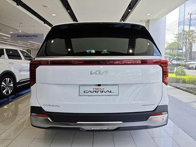 New KIA Carnival 2.2D Luxury 8S