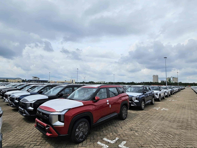 BẮT GẶP LÔ XE MITSUBISHI DESTINATOR ĐẦU TIÊN CẬP CẢNG VIỆT NAM