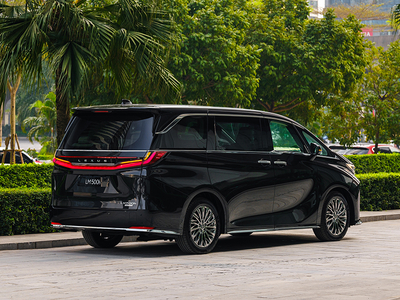 Lexus LM500H (4 Chỗ)