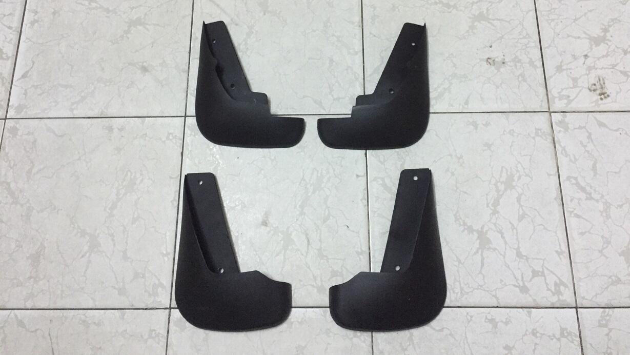 Bộ chắn bùn xe Ford Mondeo2.5L 04-06