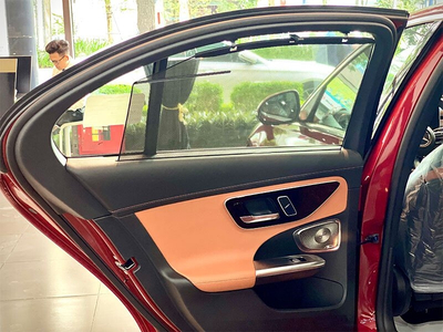 Mercedes-Benz C300 AMG (V2) 2025