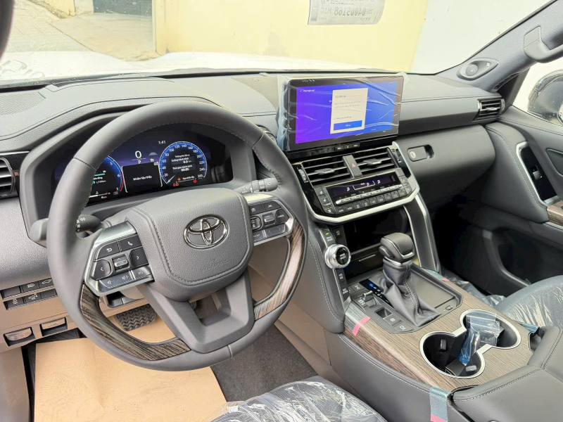 Toyota Land Cruiser HEV