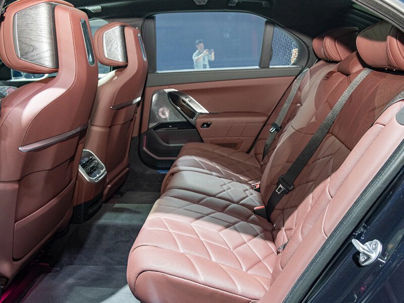 BMW 735i Pure Excellence