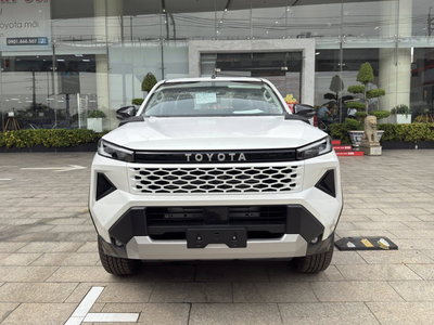Toyota Hilux Pro 2.8L 4x2 AT