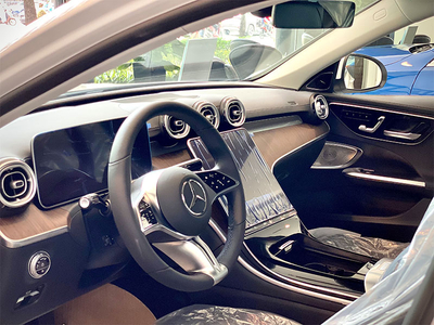 Mercedes-Benz C 200 Avantgarde Plus 2025 (V2)