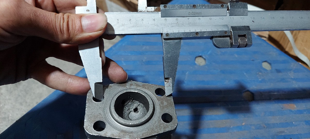 trục các đăng quay bơm ben