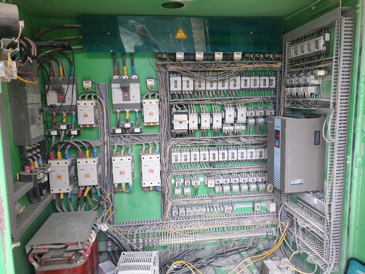 LẮP ĐẶT BIẾN TẦN MÁY NGHIỀN ĐÁ - BĂNG TẢI MỎ ĐÁ