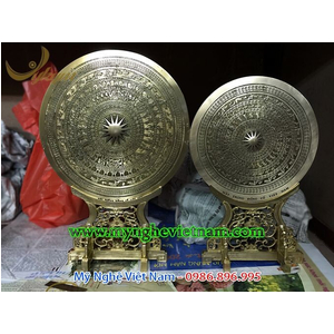 Biểu trưng mặt trống đồng Việt đúc mô hình tinh xảo