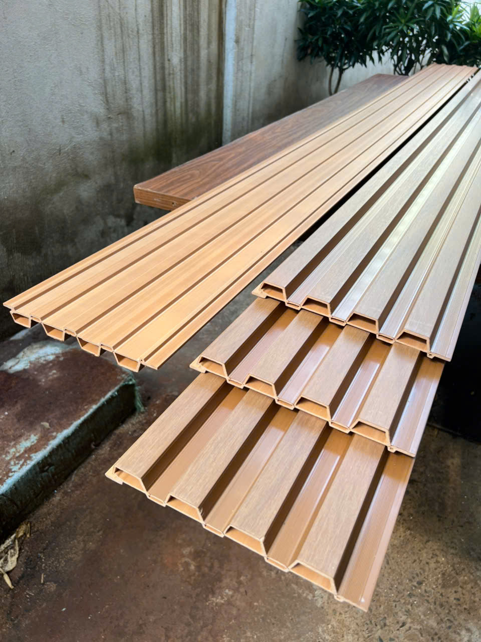 Tấm ốp phủ ASA 4 sóng gỗ nhựa LW-W224H24