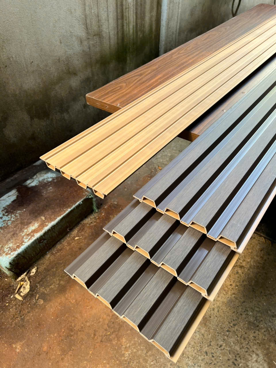 Tấm ốp phủ ASA 4 sóng gỗ nhựa LW-W224H24