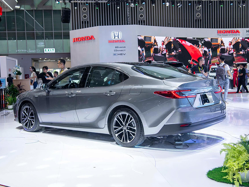 Toyota Camry HEV MID