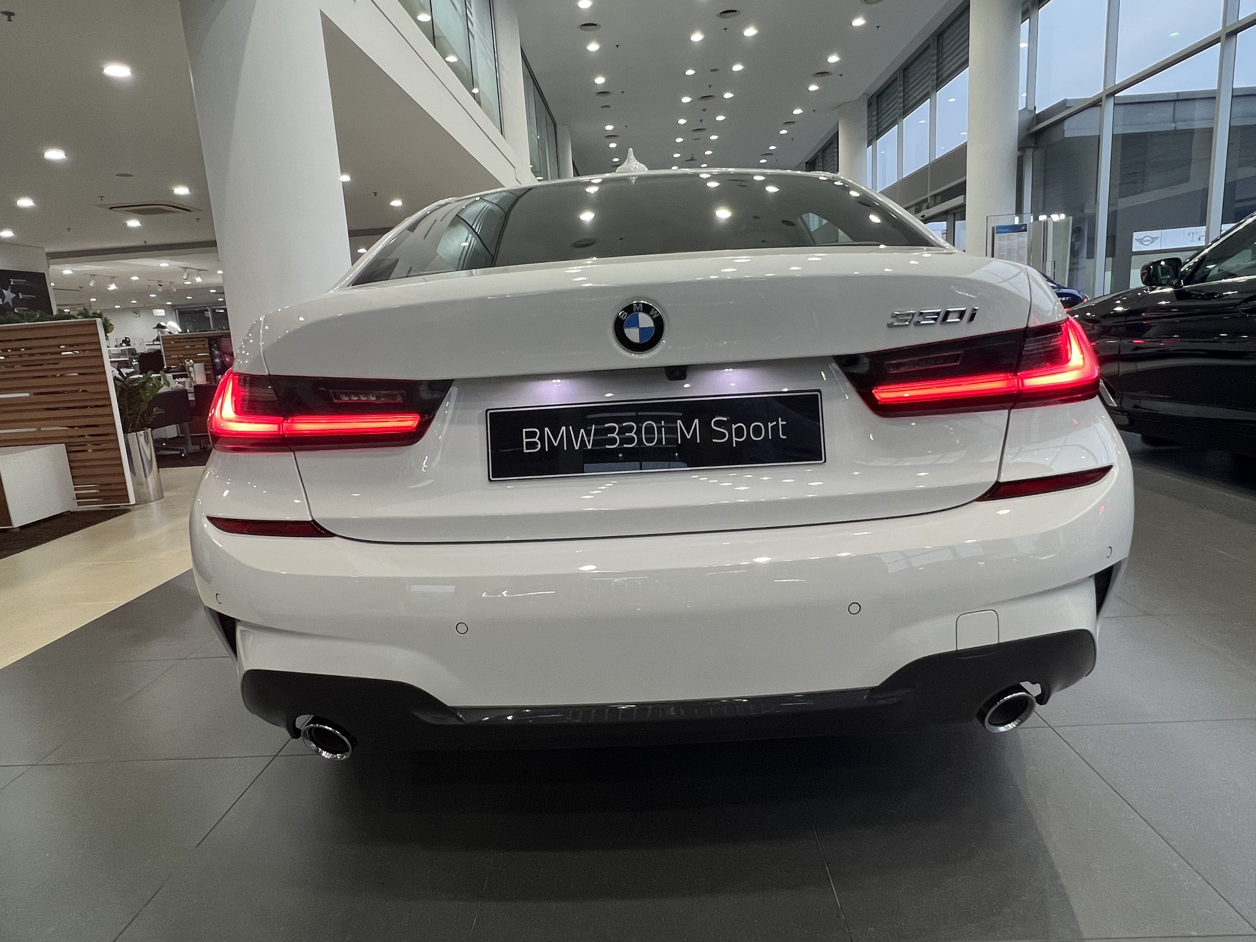 Chủ xe chi 1 tỷ đồng nâng cấp BMW 330i M Sport tại Sài Gòn Riêng bộ mâm và  phanh giá gần 500 triệu