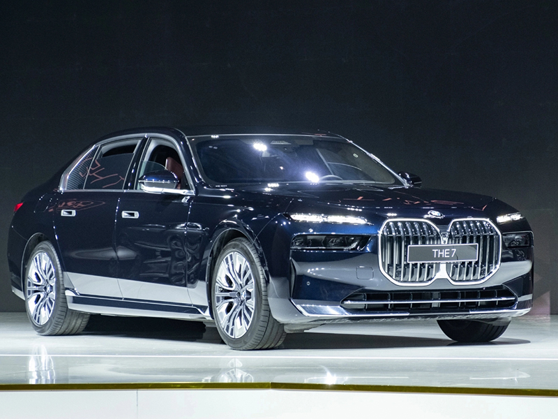 BMW 735i Pure Excellence 2023