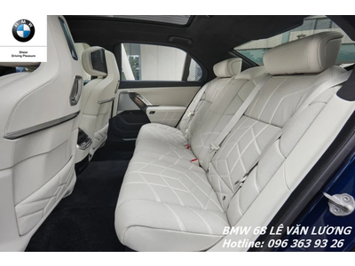 BMW 735i Pure Excellence