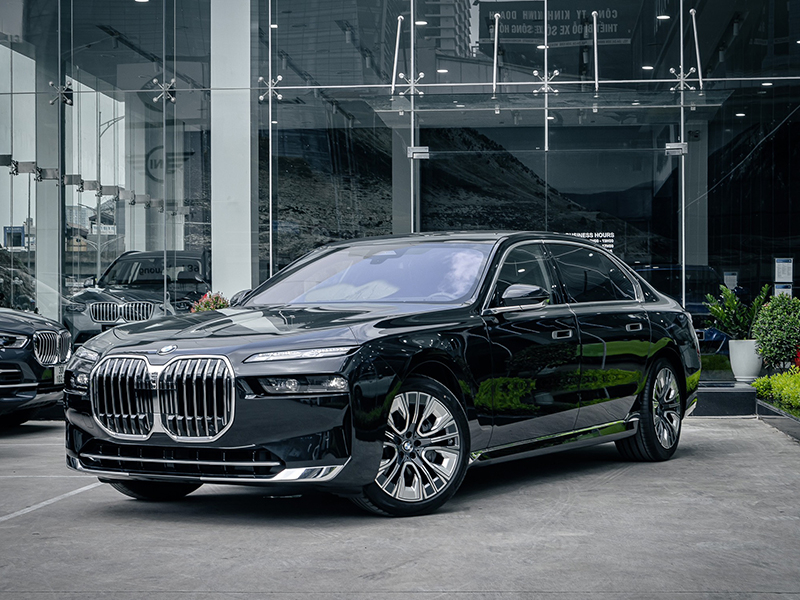 BMW 740i Pure Excellence 2023