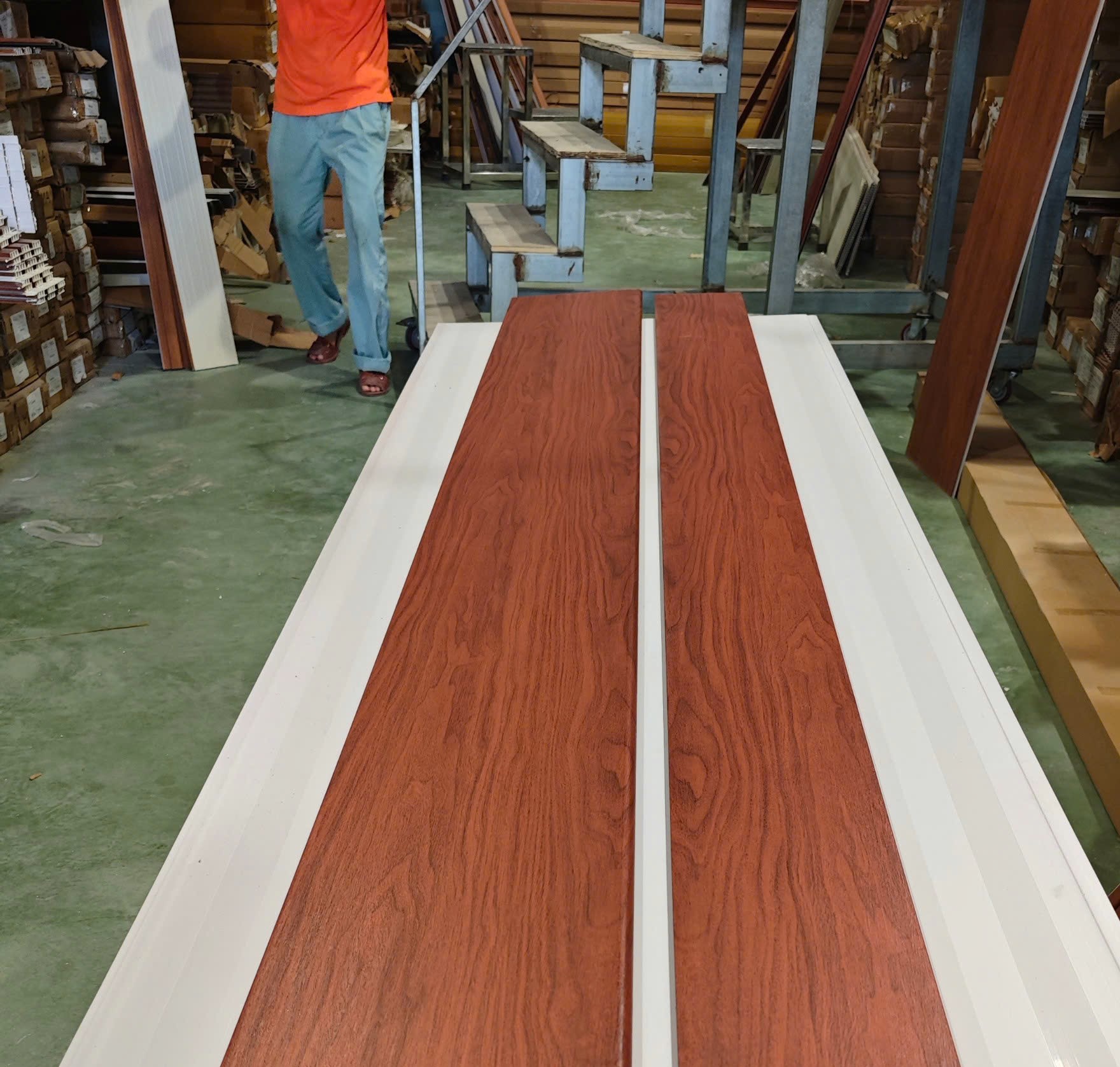 Bậc cầu thang nhựa giả gỗ HRM-STAIR-HN