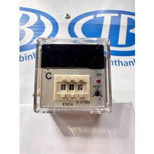 Bộ điều khiển nhiệt độ E5C4-R20K-DẠNG NÚT BẤM.0-400 ĐỘ,8 CHÂN TRÒN CÀI RAY