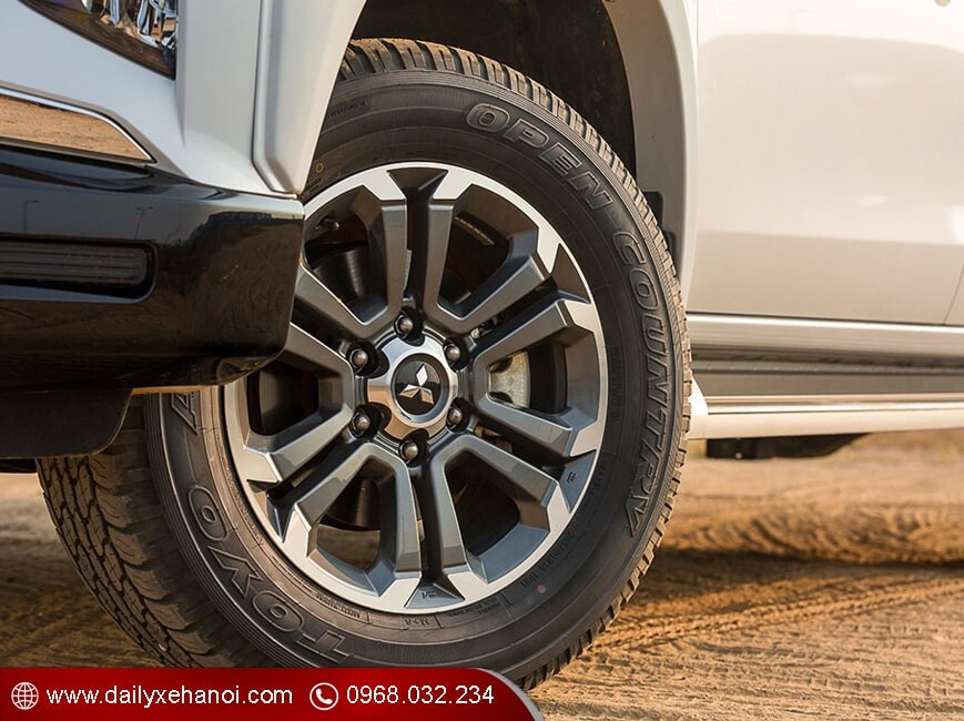 Bộ mâm xe 18 inch mới trên triton 2.4 AT Premium 4x4