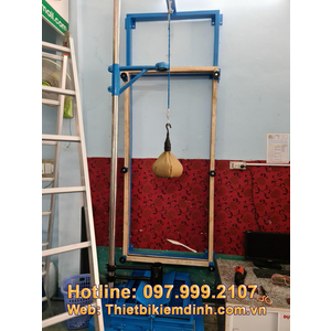 Thiết bị thử cường độ kính cường lực bằng phương pháp con lắc