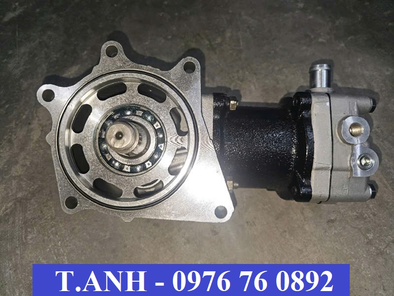 Bơm hơi Hino 700 đầu kéo