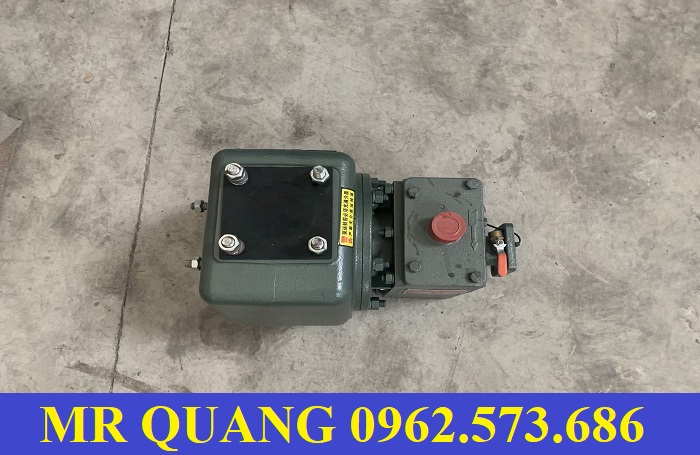 Bơm nước xe rửa đường tưới cây
