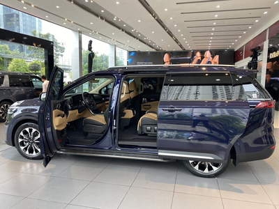 KIA Carnival 2.2D Premium 7 chỗ