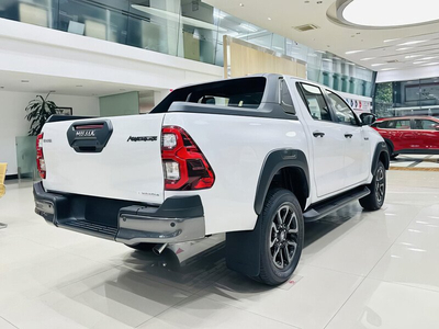 Toyota Hilux 2.8L 4x4 AT Adventure