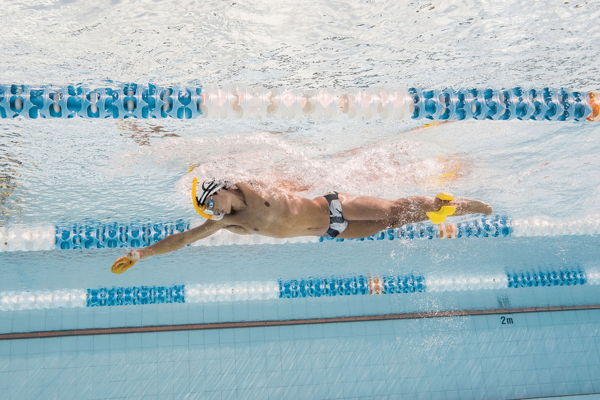 PHAO BƠI KẸP CỔ CHÂN FINIS AXIS (AXIS BUOY)