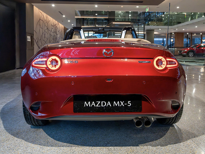 Mazda MX-5 2.0 RF Mui Cứng