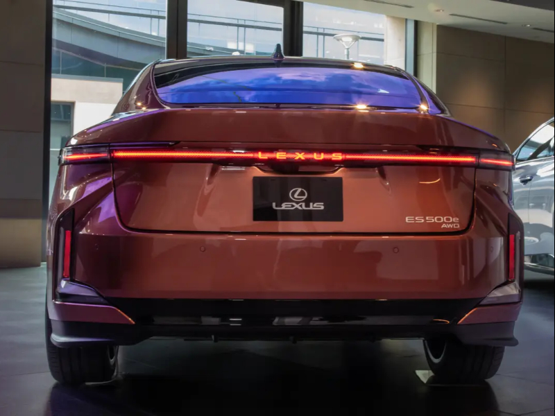 Lexus ES 500e