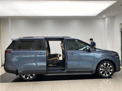 KIA Carnival 2.2D Luxury 8 chỗ