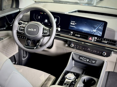 KIA New Carnival 2.2D Luxury 8S
