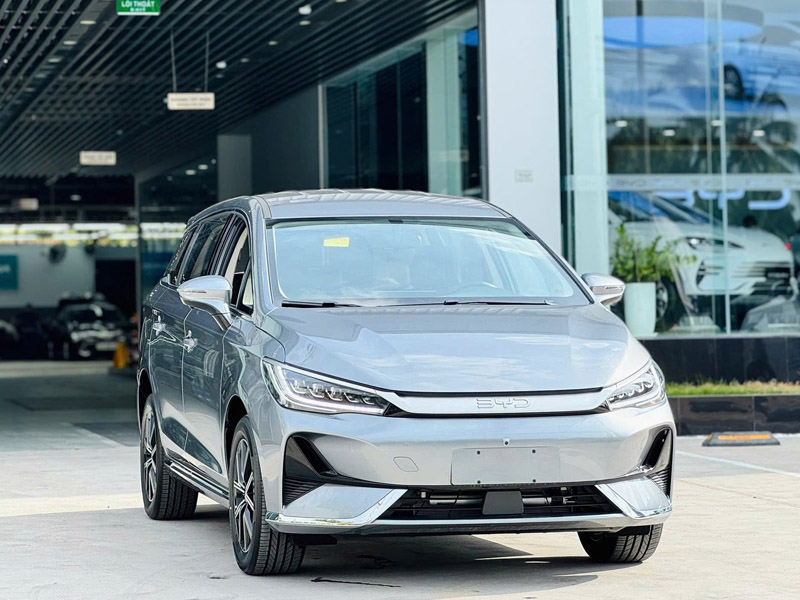 BYD M6