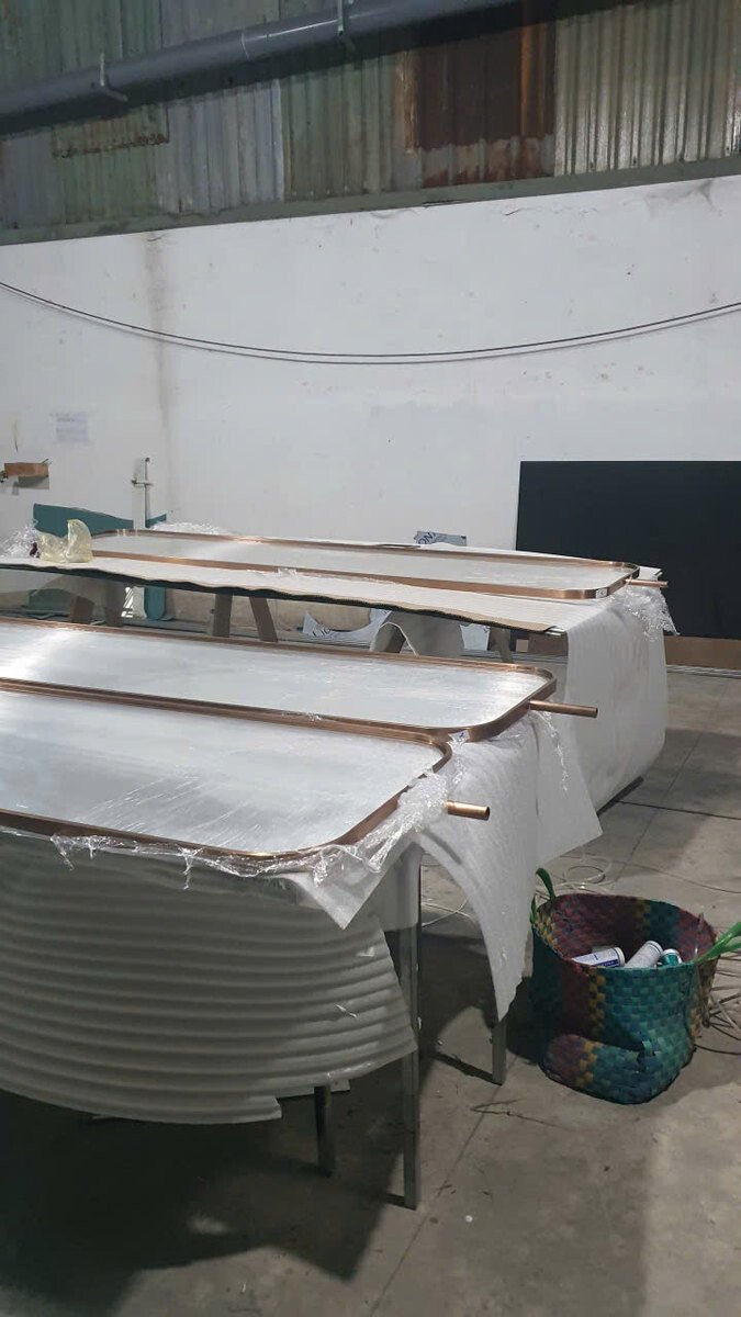 Các tấm khung nhìn dọc từ cạnh bàn gia công