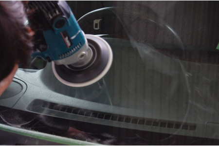 CÁCH CHĂM SÓC KÍNH CHẮN GIÓ KHI BỊ XƯỚC