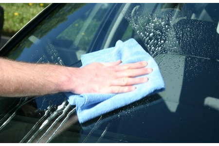 CÁCH CHĂM SÓC KÍNH CHẮN GIÓ Ô TÔ ĐƯỢC CÁC CHUYÊN GIA CHIA SẺ