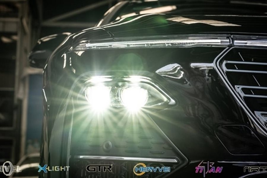 Độ đèn bi Xenon cho ô tô đang là được phương án hiệu quả