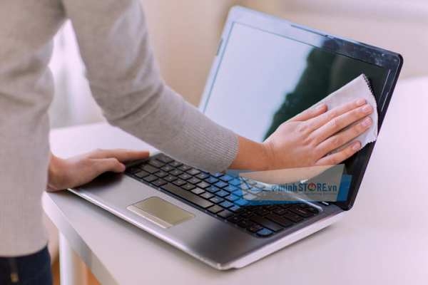 Thường xuyên vệ sinh laptop Thường xuyên vệ sinh laptop