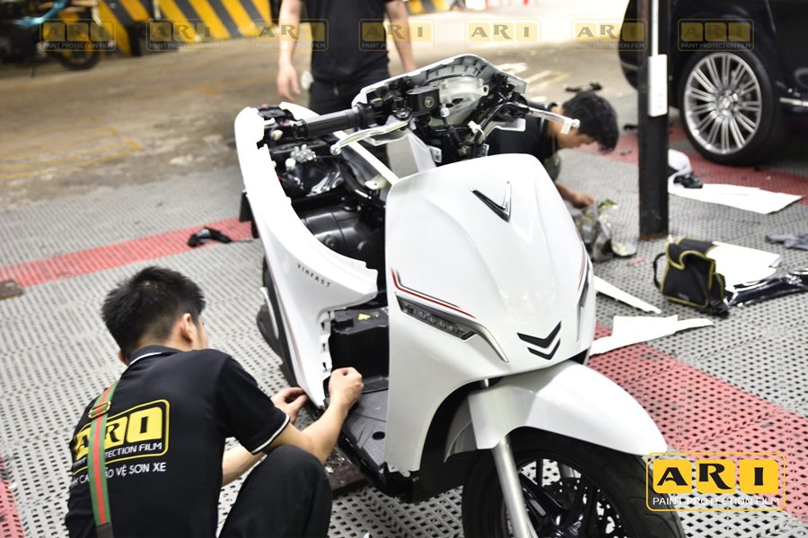 Hướng dẫn cách lột keo xe máy lâu năm hiệu quả