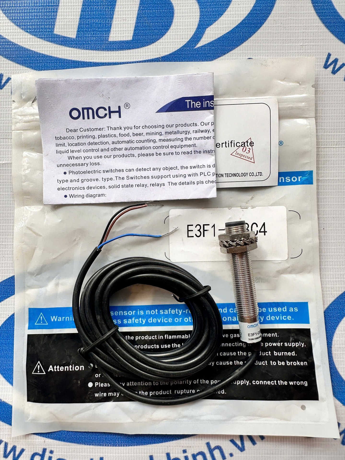 Cảm biến quang thu phát chung phi tròn M12,MODEL: E3F1-DS8C4