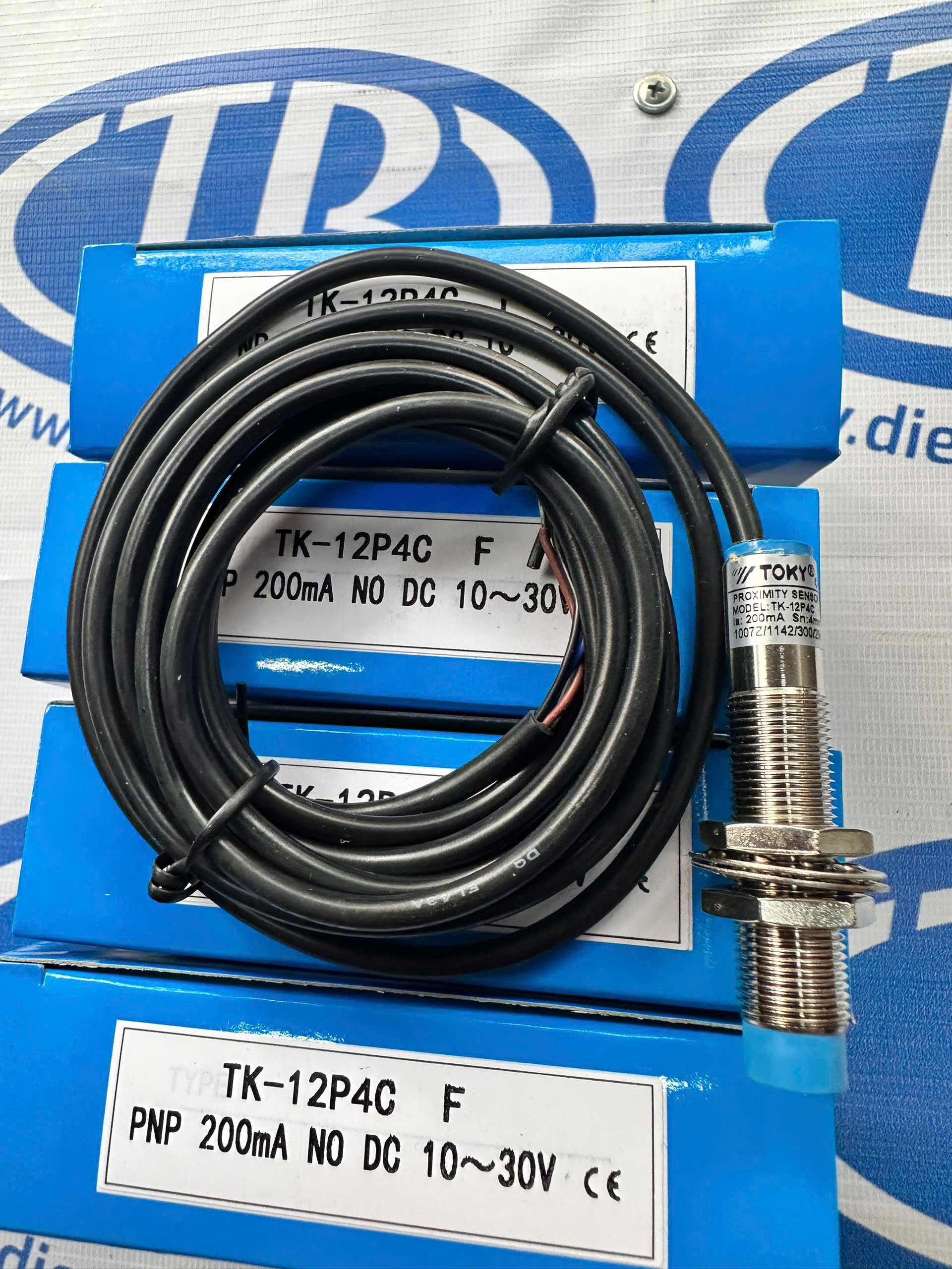 Cảm biến tiệm cận TK-12NP4C(PNP-NO)
