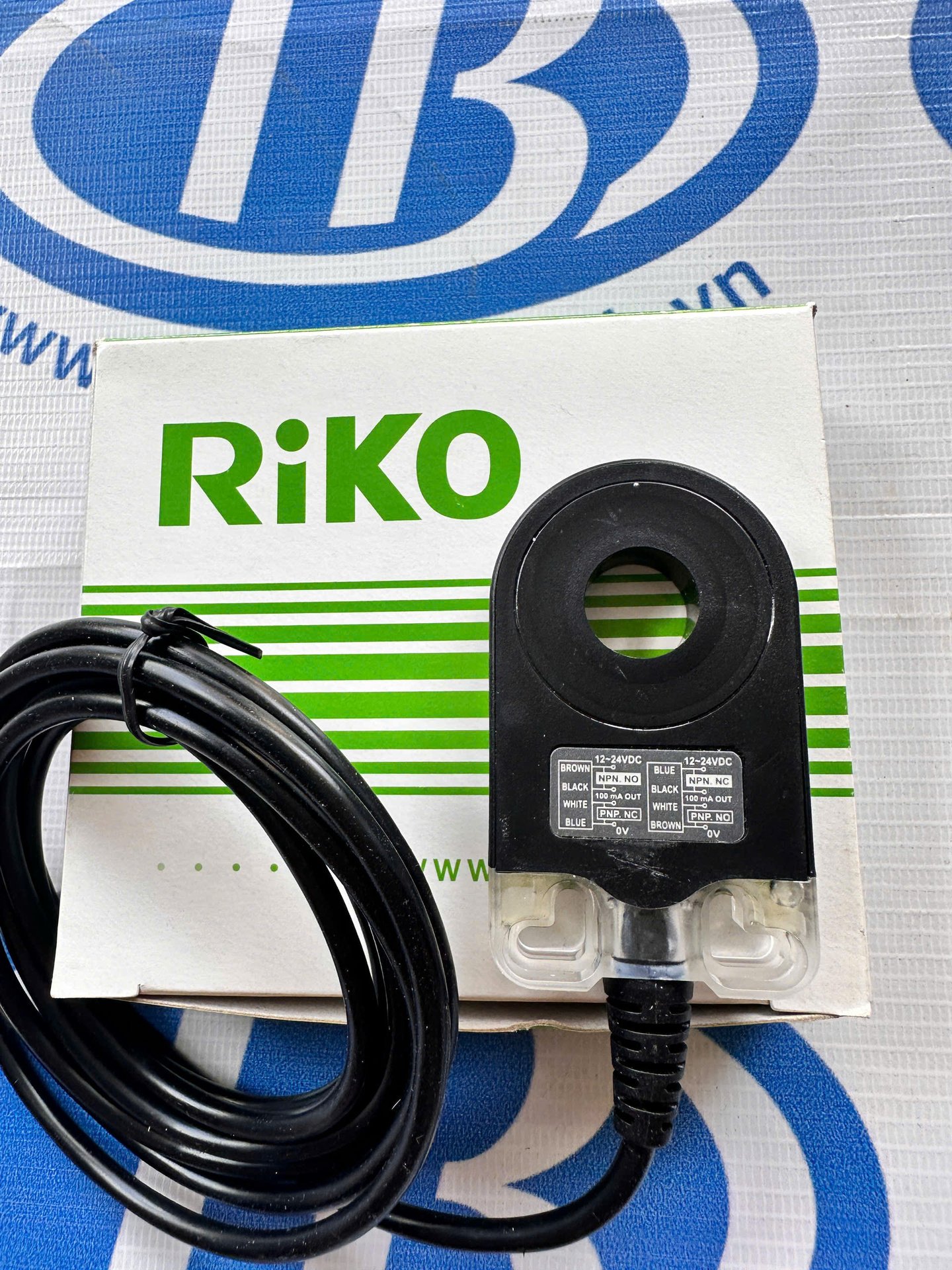 Cảm biến tiệm cận vòng tròn SIR15-KP2