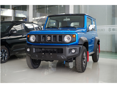 Cận cảnh Suzuki Jimny xanh dương tươi mới